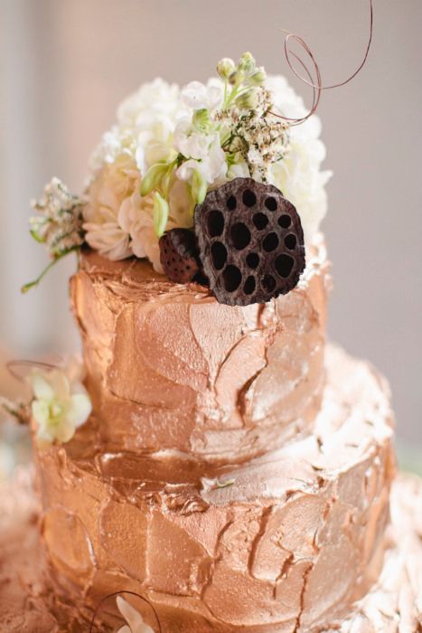 Rose gold wedding cake at metallic decorated wedding