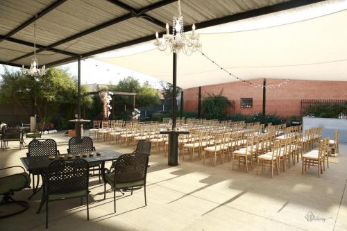 outside-venue-dallas